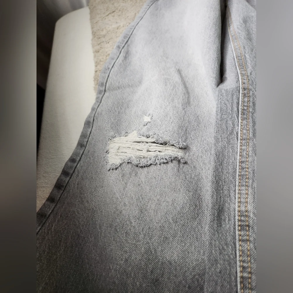 Wild Fable Mid-Rise 90s Relaxed Straight Gray Jeans Size 8/31" - Picture 8 of 16